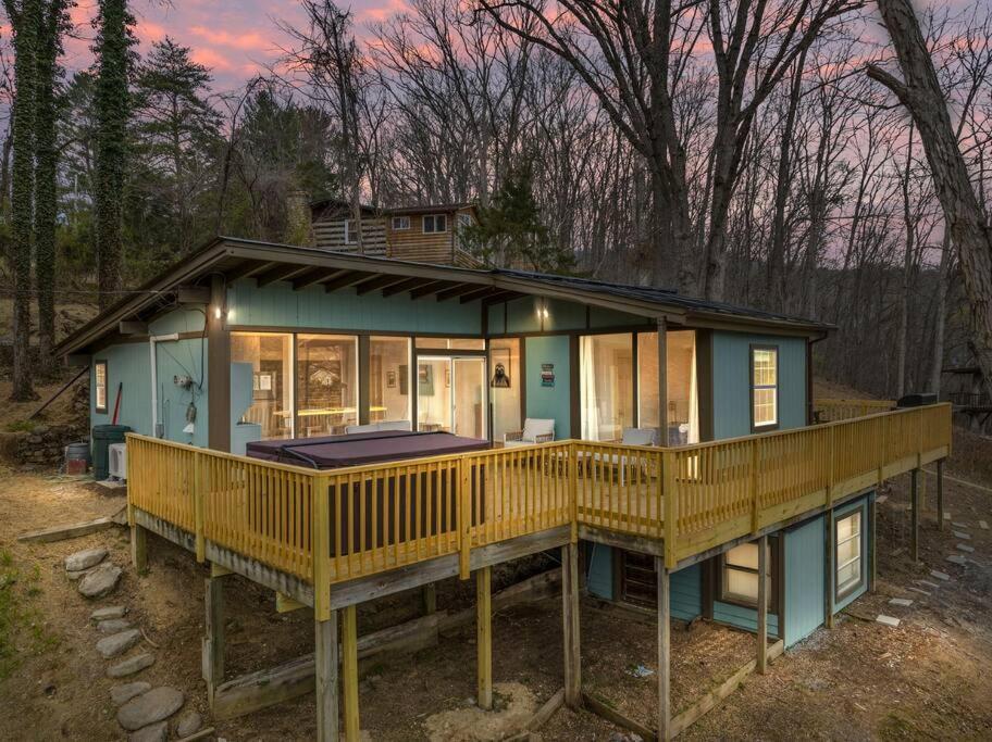 לוראיי Lazy Lake 3Br Cabin W/ Mtn Views + Hot Tub +Wi-Fi מראה חיצוני תמונה