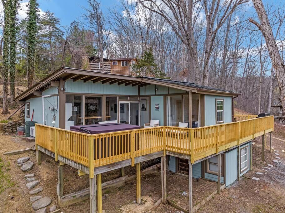 לוראיי Lazy Lake 3Br Cabin W/ Mtn Views + Hot Tub +Wi-Fi מראה חיצוני תמונה